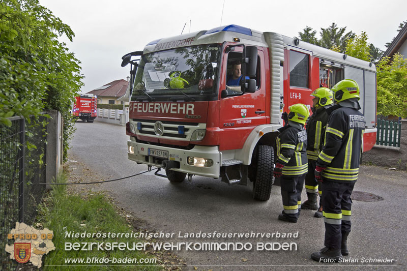 20250530_Garagenbrand - Feuerwehr verhindert Übergreifen auf Wohnräume   Foto: Stefan Schneider BFK BADEN