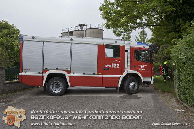 20250530_Garagenbrand - Feuerwehr verhindert Übergreifen auf Wohnräume   Foto: Stefan Schneider BFK BADEN