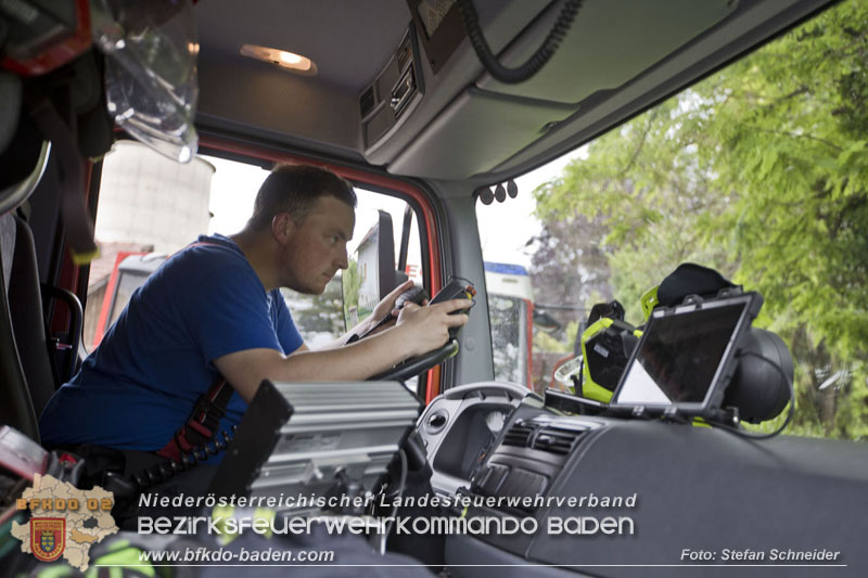 20250530_Garagenbrand - Feuerwehr verhindert Übergreifen auf Wohnräume   Foto: Stefan Schneider BFK BADEN
