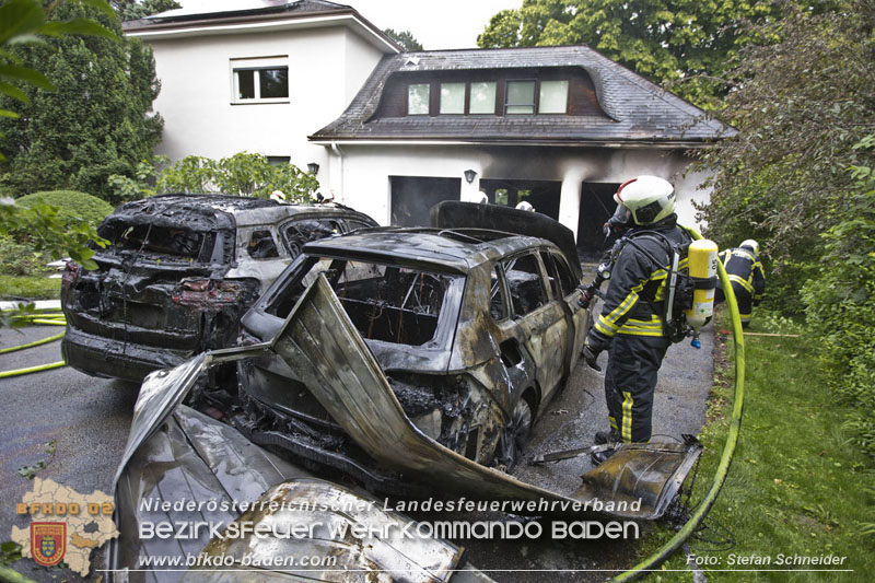 20250530_Garagenbrand - Feuerwehr verhindert Übergreifen auf Wohnräume   Foto: Stefan Schneider BFK BADEN