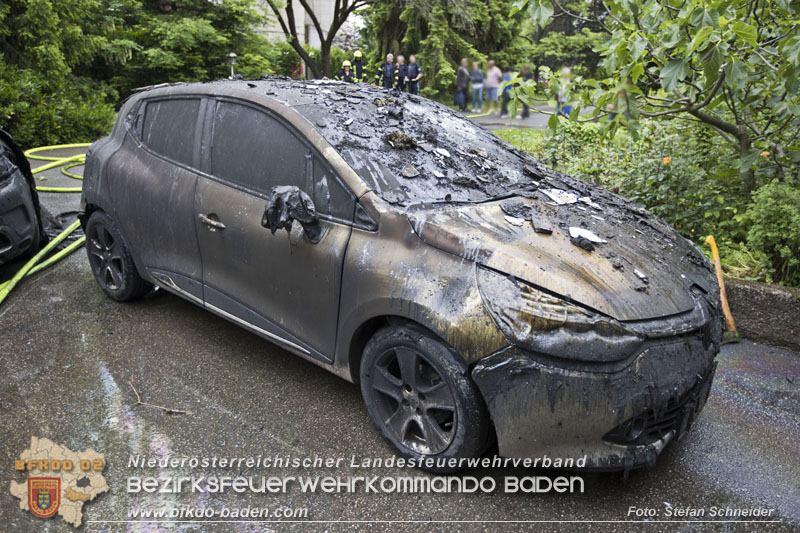 20250530_Garagenbrand - Feuerwehr verhindert Übergreifen auf Wohnräume   Foto: Stefan Schneider BFK BADEN