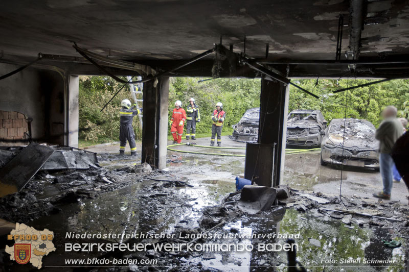 20250530_Garagenbrand - Feuerwehr verhindert Übergreifen auf Wohnräume   Foto: Stefan Schneider BFK BADEN