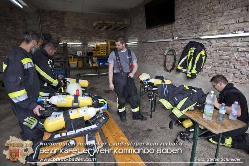 20250530_Garagenbrand - Feuerwehr verhindert Übergreifen auf Wohnräume   Foto: Stefan Schneider BFK BADEN
