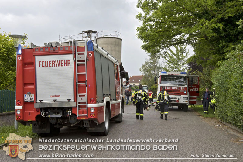 20250530_Garagenbrand - Feuerwehr verhindert Übergreifen auf Wohnräume   Foto: Stefan Schneider BFK BADEN