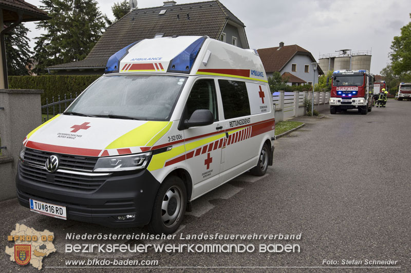 20250530_Garagenbrand - Feuerwehr verhindert Übergreifen auf Wohnräume   Foto: Stefan Schneider BFK BADEN