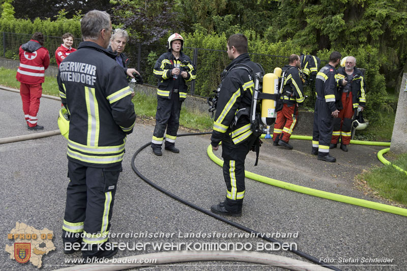 20250530_Garagenbrand - Feuerwehr verhindert Übergreifen auf Wohnräume   Foto: Stefan Schneider BFK BADEN