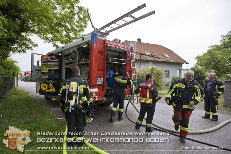 20250530_Garagenbrand - Feuerwehr verhindert Übergreifen auf Wohnräume   Foto: Stefan Schneider BFK BADEN