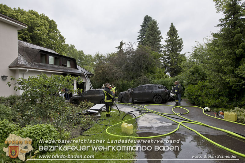 20250530_Garagenbrand - Feuerwehr verhindert Übergreifen auf Wohnräume   Foto: Stefan Schneider BFK BADEN