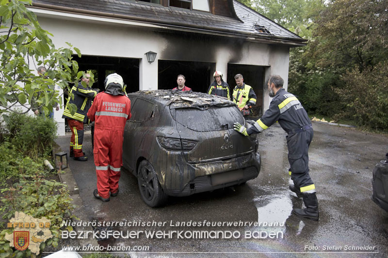 20250530_Garagenbrand - Feuerwehr verhindert Übergreifen auf Wohnräume   Foto: Stefan Schneider BFK BADEN