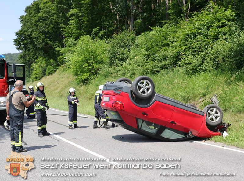 20250606_Fahrzeugüberschlag auf der LB18 zwischen Altenmarkt a.d.Triesting und Weissenbach Foto: Freiwillige Feuerwehr Pottenstein 20250606_Fahrzeugüberschlag auf der LB18 zwischen Altenmarkt a.d.Triesting und Weissenbach Foto: Freiwillige Feuerwehr Pottenstein