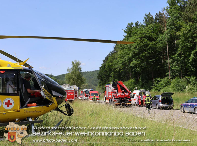 20250606_Fahrzeugüberschlag auf der LB18 zwischen Altenmarkt a.d.Triesting und Weissenbach Foto: Freiwillige Feuerwehr Pottenstein 20250606_Fahrzeugüberschlag auf der LB18 zwischen Altenmarkt a.d.Triesting und Weissenbach Foto: Freiwillige Feuerwehr Pottenstein