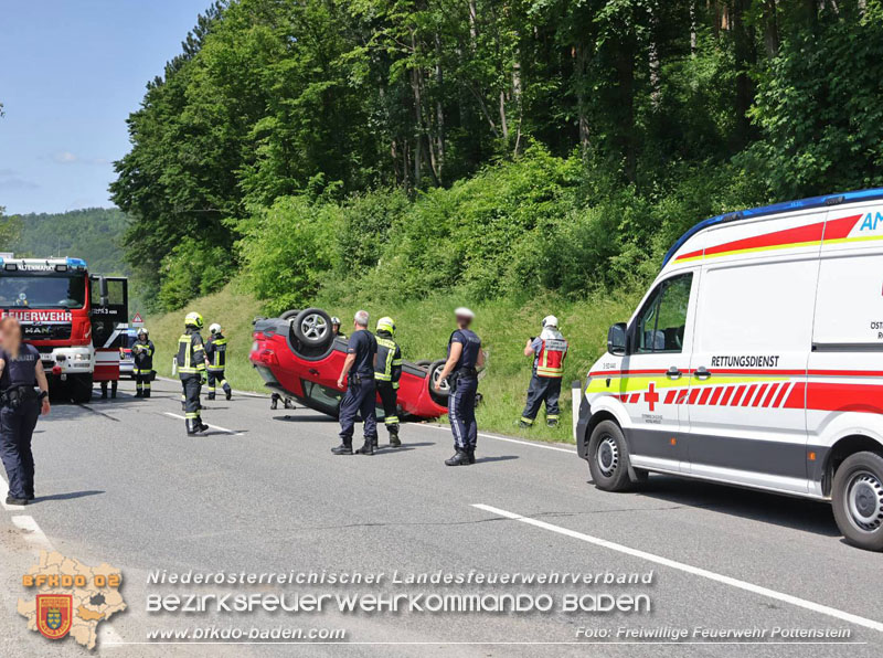 20250606_Fahrzeugüberschlag auf der LB18 zwischen Altenmarkt a.d.Triesting und Weissenbach Foto: Freiwillige Feuerwehr Pottenstein 20250606_Fahrzeugüberschlag auf der LB18 zwischen Altenmarkt a.d.Triesting und Weissenbach Foto: Freiwillige Feuerwehr Pottenstein
