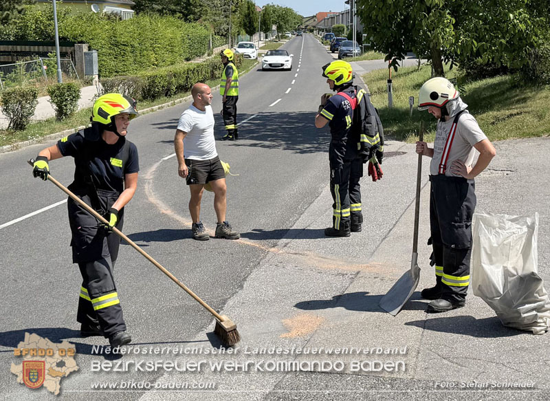 20250630_Fahrzeug prallt frontal gegen Tankstellen-Anzeigetafel in Tattendorf  Foto: Stefan Schneider BFKDO BADEN