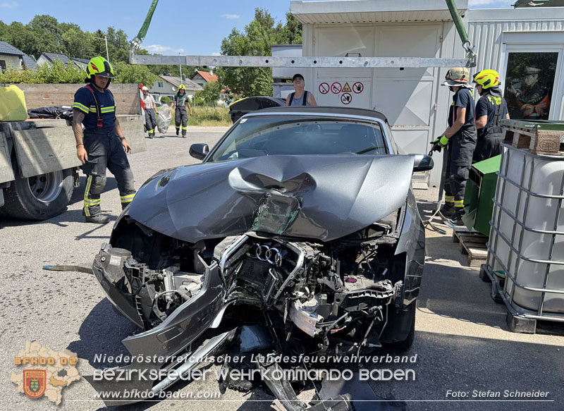 20250630_Fahrzeug prallt frontal gegen Tankstellen-Anzeigetafel in Tattendorf  Foto: Stefan Schneider BFKDO BADEN