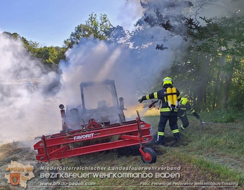 20250701_Landmaschinenbrand bei Heuarbeiten in Reintal bei Weissenbach/Triesting Foto: Norbert Neumüller FF Weissenbach/Triesting 20250701_Landmaschinenbrand bei Heuarbeiten in Reintal bei Weissenbach/Triesting Foto: Norbert Neumüller FF Weissenbach/Triesting