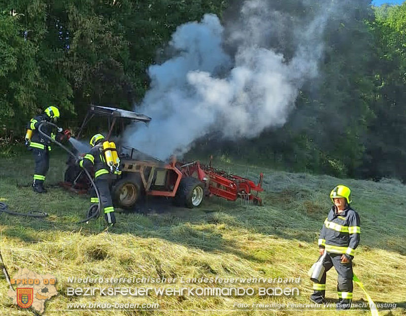 20250701_Landmaschinenbrand bei Heuarbeiten in Reintal bei Weissenbach/Triesting Foto: Norbert Neumüller FF Weissenbach/Triesting 20250701_Landmaschinenbrand bei Heuarbeiten in Reintal bei Weissenbach/Triesting Foto: Norbert Neumüller FF Weissenbach/Triesting