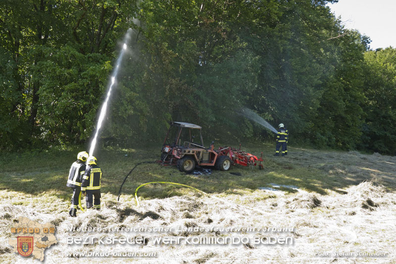 20250701_Landmaschinenbrand bei Heuarbeiten in Reintal bei Weissenbach/Triesting Foto: Stefan Schneider BFKDO BADEN 20250701_Landmaschinenbrand bei Heuarbeiten in Reintal bei Weissenbach/Triesting Foto: Stefan Schneider BFKDO BADEN