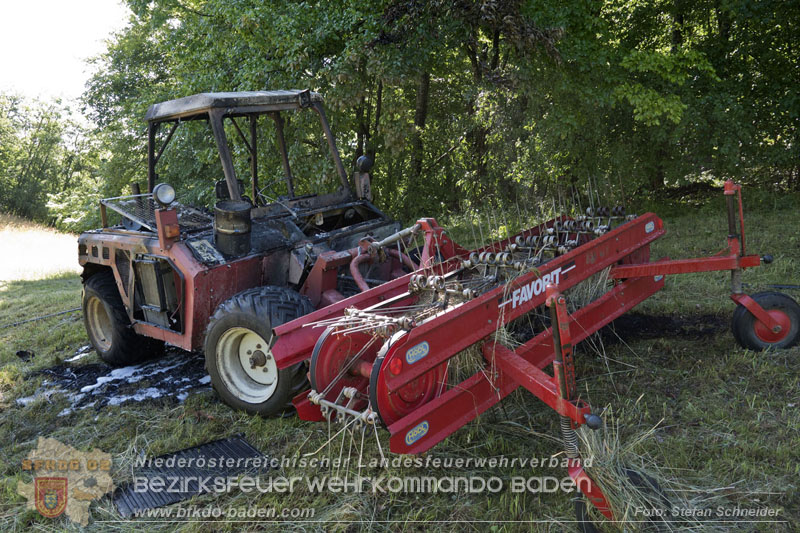 20250701_Landmaschinenbrand bei Heuarbeiten in Reintal bei Weissenbach/Triesting Foto: Stefan Schneider BFKDO BADEN 20250701_Landmaschinenbrand bei Heuarbeiten in Reintal bei Weissenbach/Triesting Foto: Stefan Schneider BFKDO BADEN
