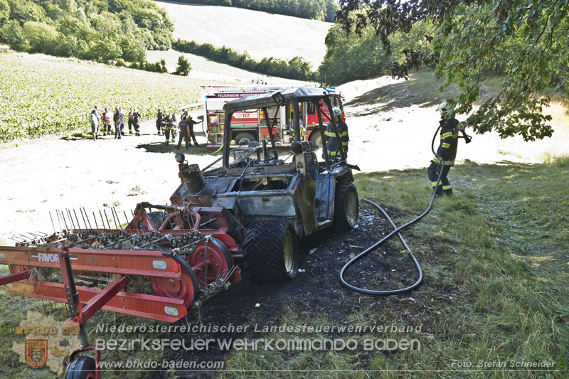 20250701_Landmaschinenbrand bei Heuarbeiten in Reintal bei Weissenbach/Triesting Foto: Stefan Schneider BFKDO BADEN 20250701_Landmaschinenbrand bei Heuarbeiten in Reintal bei Weissenbach/Triesting Foto: Stefan Schneider BFKDO BADEN