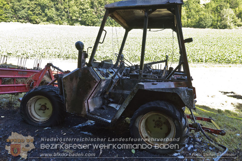 20250701_Landmaschinenbrand bei Heuarbeiten in Reintal bei Weissenbach/Triesting Foto: Stefan Schneider BFKDO BADEN 20250701_Landmaschinenbrand bei Heuarbeiten in Reintal bei Weissenbach/Triesting Foto: Stefan Schneider BFKDO BADEN