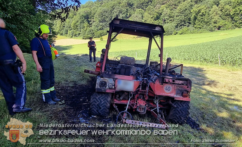 20250701_Landmaschinenbrand bei Heuarbeiten in Reintal bei Weissenbach/Triesting Foto: Stefan Schneider BFKDO BADEN 20250701_Landmaschinenbrand bei Heuarbeiten in Reintal bei Weissenbach/Triesting Foto: Stefan Schneider BFKDO BADEN