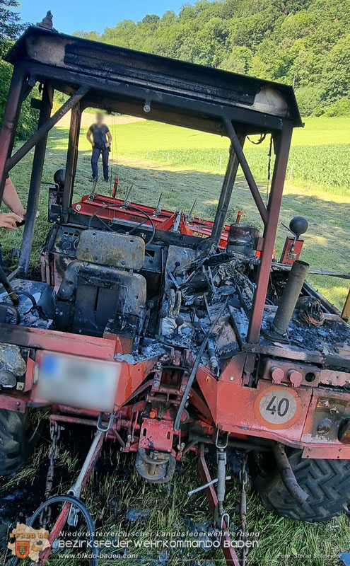 20250701_Landmaschinenbrand bei Heuarbeiten in Reintal bei Weissenbach/Triesting Foto: Stefan Schneider BFKDO BADEN 20250701_Landmaschinenbrand bei Heuarbeiten in Reintal bei Weissenbach/Triesting Foto: Stefan Schneider BFKDO BADEN
