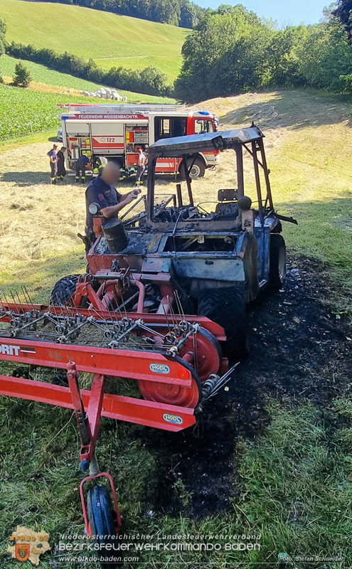 20250701_Landmaschinenbrand bei Heuarbeiten in Reintal bei Weissenbach/Triesting Foto: Stefan Schneider BFKDO BADEN 20250701_Landmaschinenbrand bei Heuarbeiten in Reintal bei Weissenbach/Triesting Foto: Stefan Schneider BFKDO BADEN