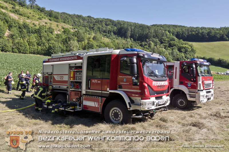 20250701_Landmaschinenbrand bei Heuarbeiten in Reintal bei Weissenbach/Triesting Foto: Stefan Schneider BFKDO BADEN 20250701_Landmaschinenbrand bei Heuarbeiten in Reintal bei Weissenbach/Triesting Foto: Stefan Schneider BFKDO BADEN