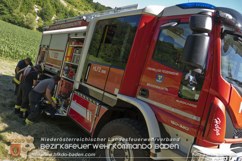 20250701_Landmaschinenbrand bei Heuarbeiten in Reintal bei Weissenbach/Triesting Foto: Stefan Schneider BFKDO BADEN 20250701_Landmaschinenbrand bei Heuarbeiten in Reintal bei Weissenbach/Triesting Foto: Stefan Schneider BFKDO BADEN