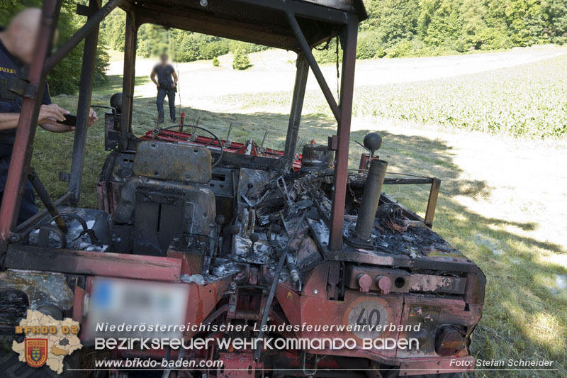 20250701_Landmaschinenbrand bei Heuarbeiten in Reintal bei Weissenbach/Triesting Foto: Stefan Schneider BFKDO BADEN 20250701_Landmaschinenbrand bei Heuarbeiten in Reintal bei Weissenbach/Triesting Foto: Stefan Schneider BFKDO BADEN