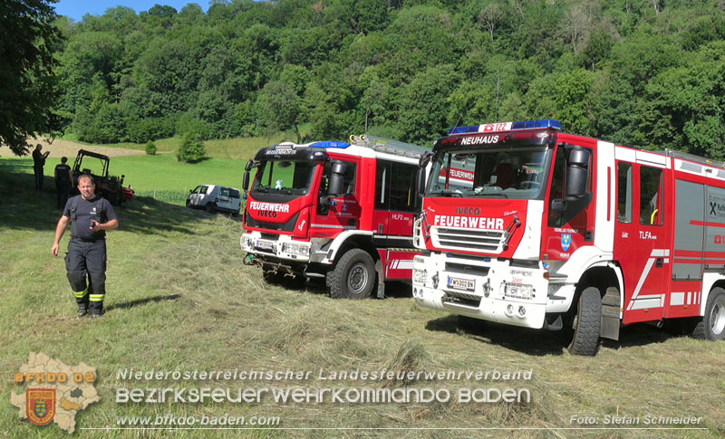 20250701_Landmaschinenbrand bei Heuarbeiten in Reintal bei Weissenbach/Triesting Foto: Stefan Schneider BFKDO BADEN 20250701_Landmaschinenbrand bei Heuarbeiten in Reintal bei Weissenbach/Triesting Foto: Stefan Schneider BFKDO BADEN