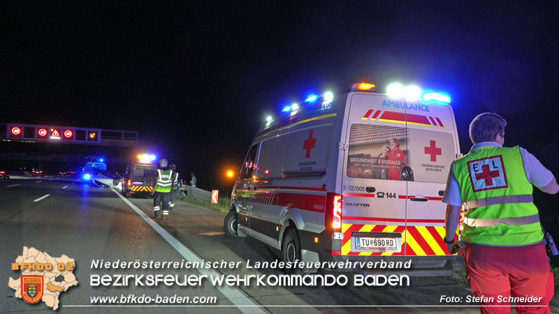 20250701_Nächtlicher Unfall auf der A2 beim Knoten Guntramsdorf  Foto: Stefan Schneider BFKDO BADEN