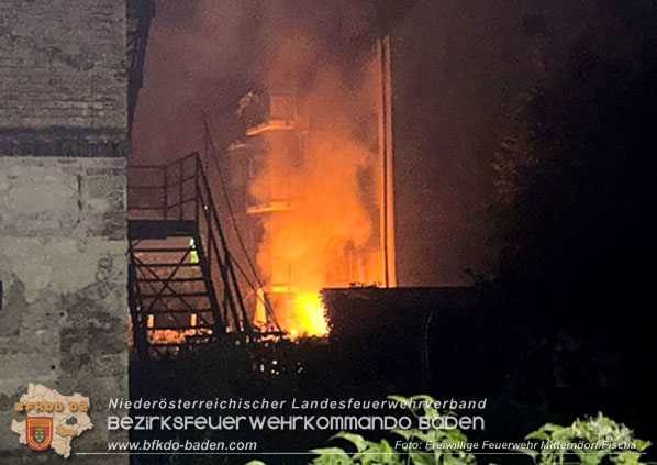 20250723_Brand griff auf Wohnung ueber in Mitterndorf an der Fischa 20250723_Brand griff auf Wohnung ueber in Mitterndorf an der Fischa