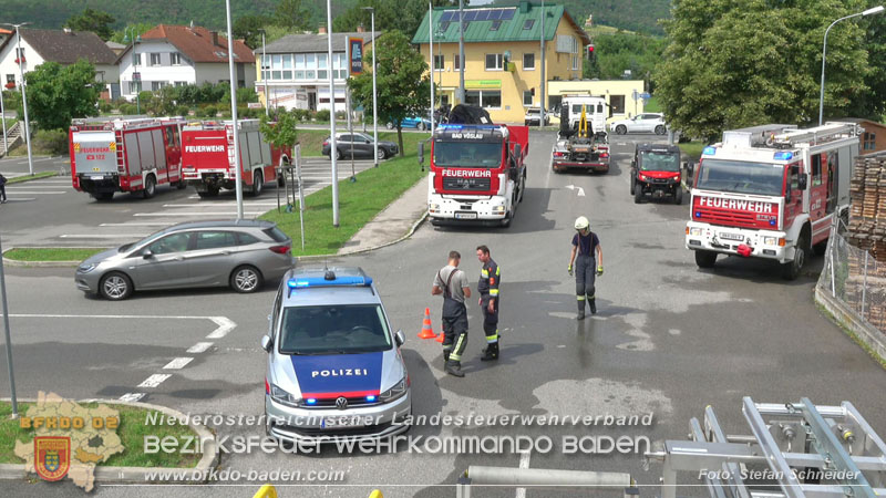 20250723_Verkehrsunfall in Bad Vöslau  Foto: Stefan Schneider BFKDO BADEN