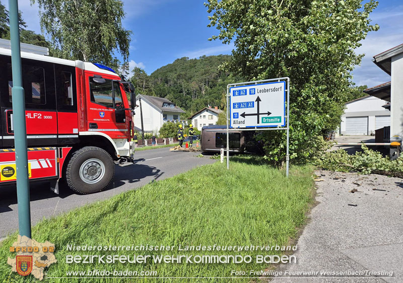 20250803_Schwerer Verkehrsunfall auf der B18 in Weissenbach a.d.Triesting  Foto: FF Weissenbach/Triesting