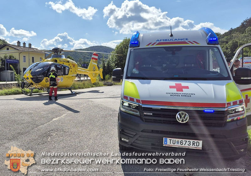 20250803_Schwerer Verkehrsunfall auf der B18 in Weissenbach a.d.Triesting Foto: FF Weissenbach/Triesting