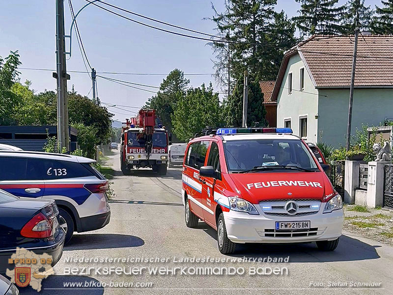 20250813_Kraneinsatz wegen festgefahrenen LKW-Sattelzug in Tribuswinkel Foto: Stefan Schneider BFKDO BADEN 20250813_Kraneinsatz wegen festgefahrenen LKW-Sattelzug in Tribuswinkel Foto: Stefan Schneider BFKDO BADEN