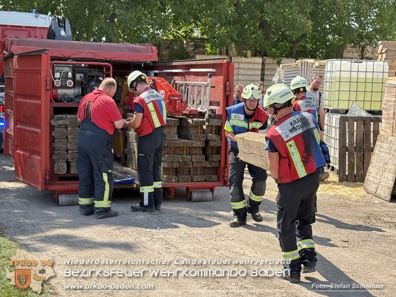 20250813_Kraneinsatz wegen festgefahrenen LKW-Sattelzug in Tribuswinkel  Foto: Stefan Schneider BFKDO BADEN