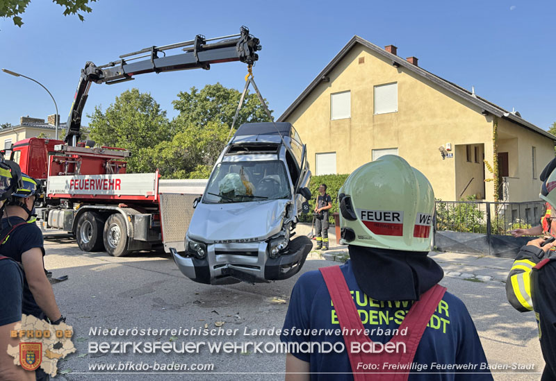 20250814_Verkehrsunfall im Stadtgebiet von Baden Foto: Freiwillige Feuerwehr Baden-Stadt 20250814_Verkehrsunfall im Stadtgebiet von Baden Foto: Freiwillige Feuerwehr Baden-Stadt