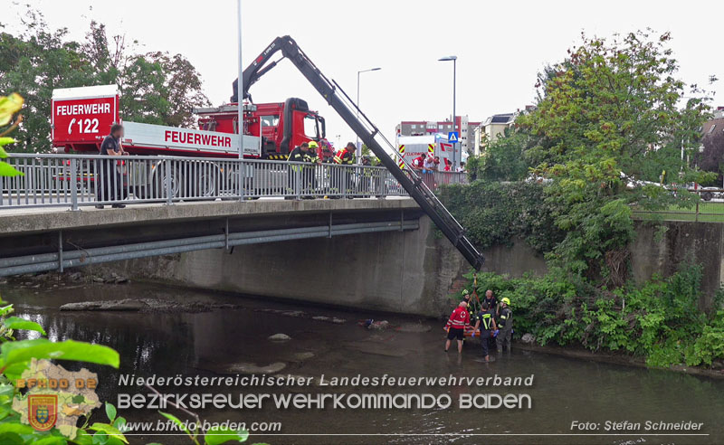 2025_08_29 Personenrettung aus Schwechat-Fluss in Baden Foto: Stefan Schneider BFKDO BADEN 2025_08_29 Personenrettung aus Schwechat-Fluss in Baden Foto: Stefan Schneider BFKDO BADEN
