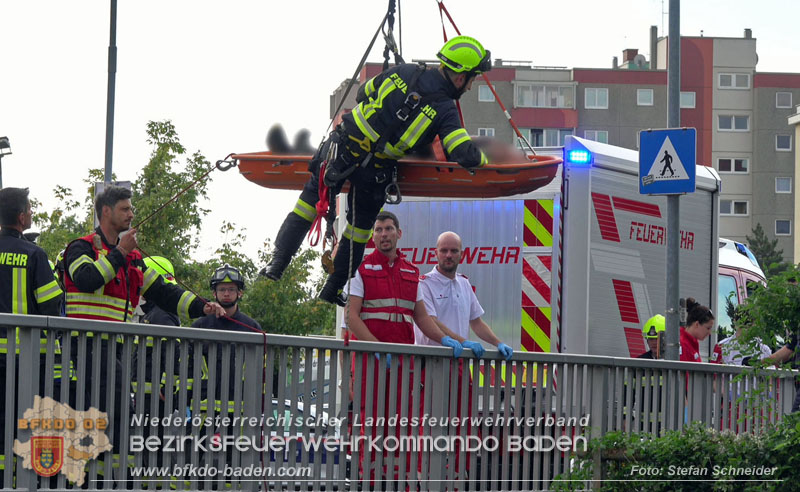 2025_08_29 Personenrettung aus Schwechat-Fluss in Baden Foto: Stefan Schneider BFKDO BADEN 2025_08_29 Personenrettung aus Schwechat-Fluss in Baden Foto: Stefan Schneider BFKDO BADEN