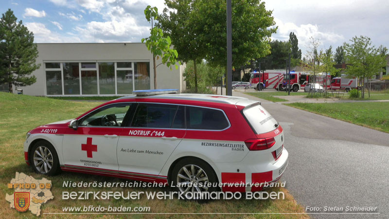 20250829_E-Rollstuhlfahrer kippt in Graben und muss gerettet werden Foto: Stefan Schneider BFKDO BADEN 20250829_E-Rollstuhlfahrer kippt in Graben und muss gerettet werden Foto: Stefan Schneider BFKDO BADEN