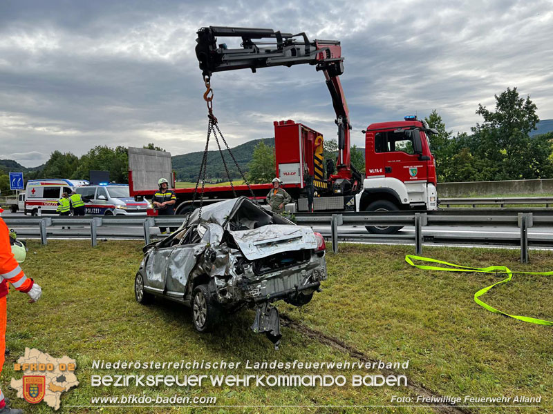 20250831_Schwerer Verkehrsunfall A21 zwischen Heiligenkreuz und Mayerling  Foto: FF Alland