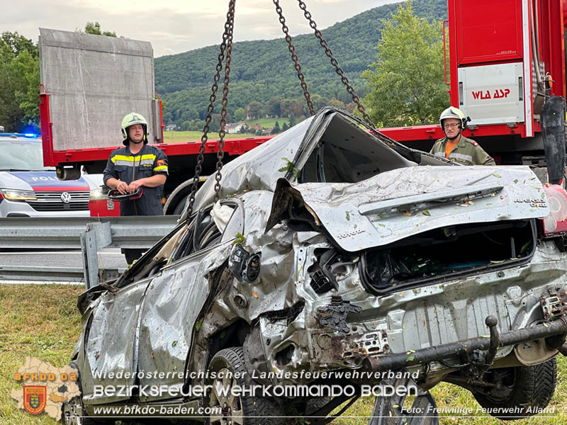 20250831_Schwerer Verkehrsunfall A21 zwischen Heiligenkreuz und Mayerling  Foto: FF Alland