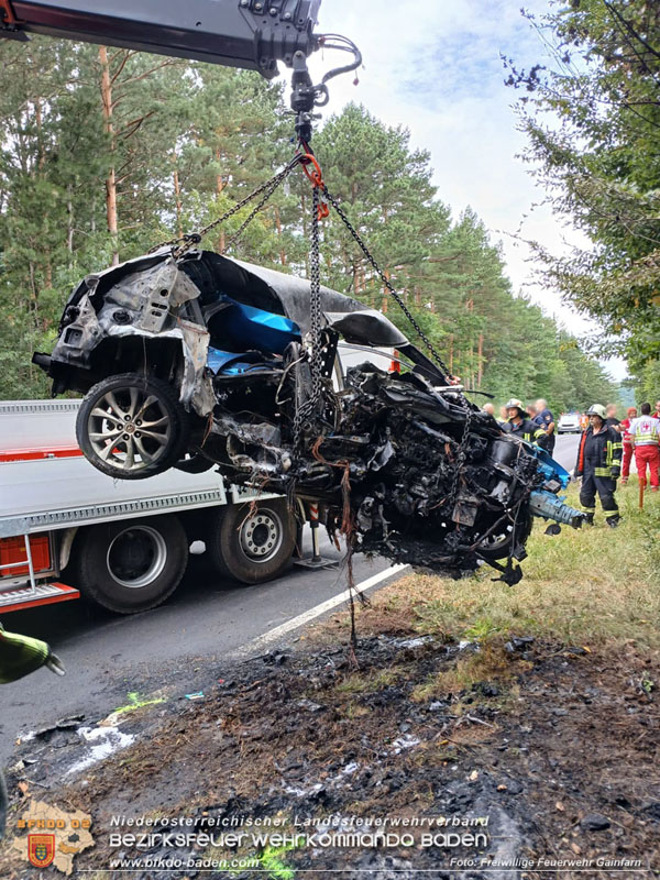 20250831_Tragischer Verkehrsunfall mit tödlichem Ausgang auf der B212 Foto: FF Gainfarn / Markus Winter 20250831_Tragischer Verkehrsunfall mit tödlichem Ausgang auf der B212 Foto: FF Gainfarn / Markus Winter