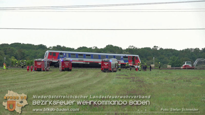 20250902_Pkw kollidiert mit Triebwagen der Aspangbahn in Guenselsdorf   Foto: Stefan Schneider BFKDO BADEN