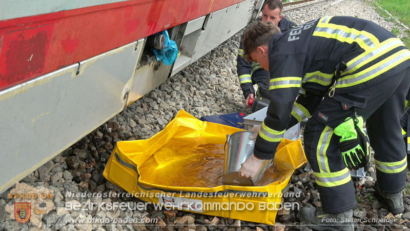 20250902_Pkw kollidiert mit Triebwagen der Aspangbahn in Guenselsdorf Foto: Stefan Schneider BFKDO BADEN