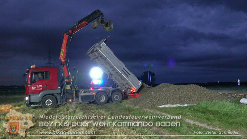 20250902_Pkw kollidiert mit Triebwagen der Aspangbahn in Guenselsdorf Foto: Stefan Schneider BFKDO BADEN