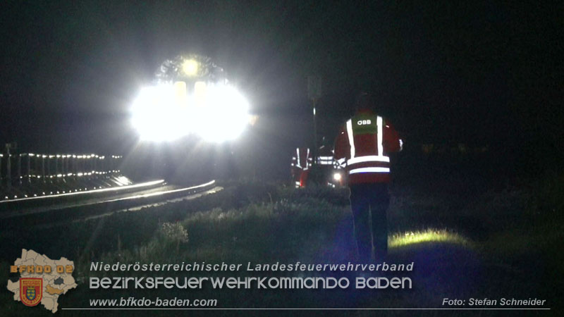 20250902_Pkw kollidiert mit Triebwagen der Aspangbahn in Guenselsdorf Foto: Stefan Schneider BFKDO BADEN