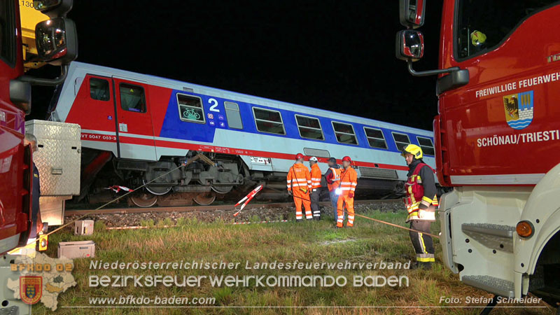 20250902_Pkw kollidiert mit Triebwagen der Aspangbahn in Guenselsdorf Foto: Stefan Schneider BFKDO BADEN